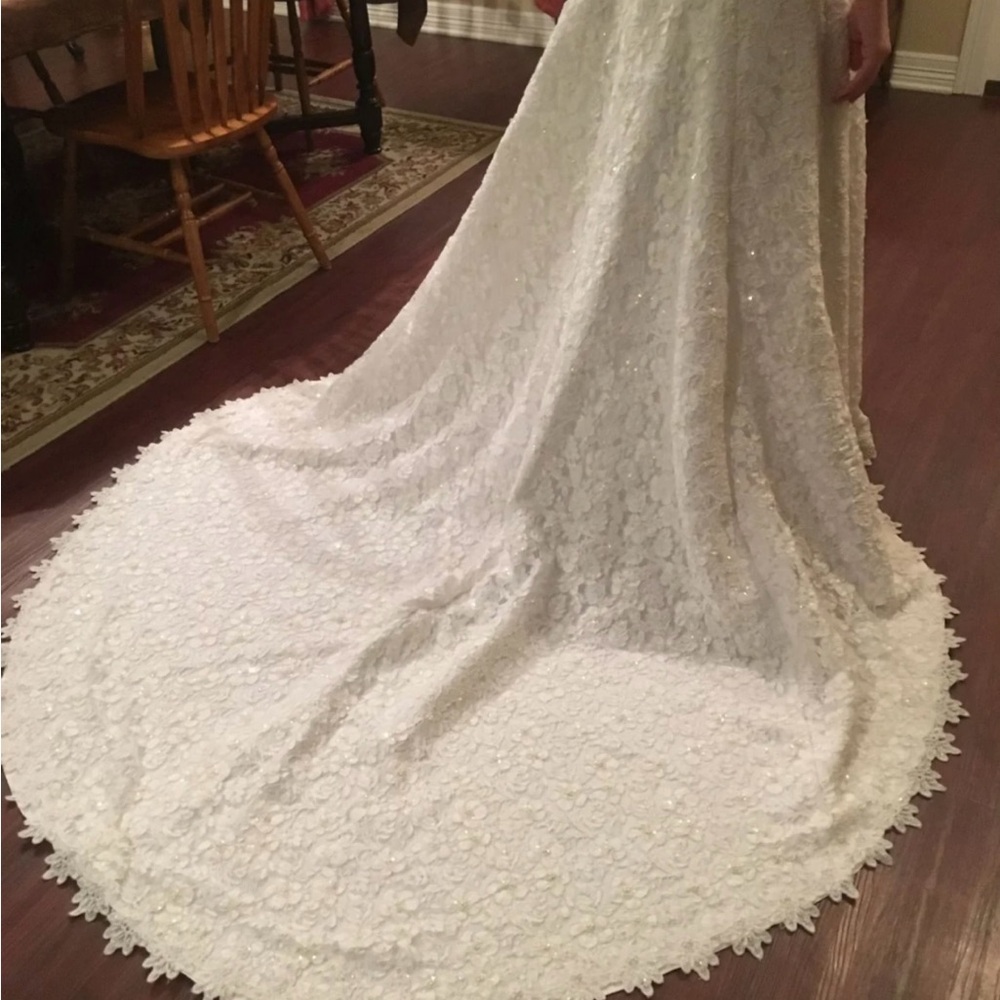 Elegant White Floral Gown - Picture 4 of 7